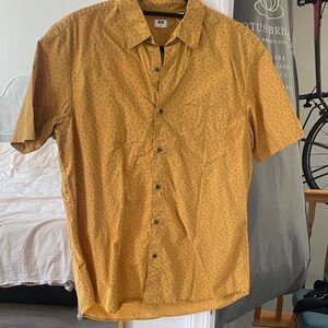 Uniqlo Men's Yellow Short Sleeve Shirt